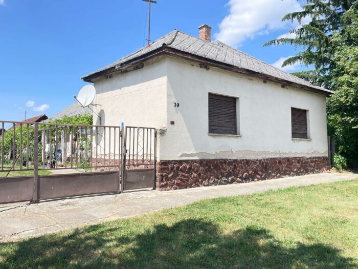 Eladó családi ház Mikében