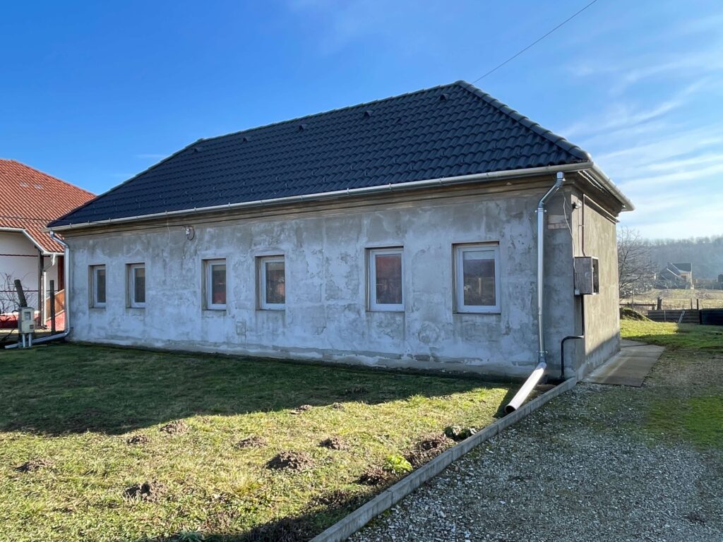 Eladó családi ház Berzencén.