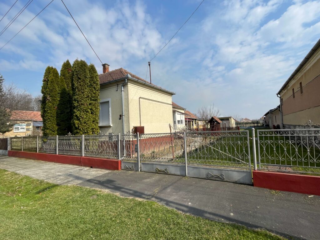 Eladó családi ház Berzencén az Arany János utcában