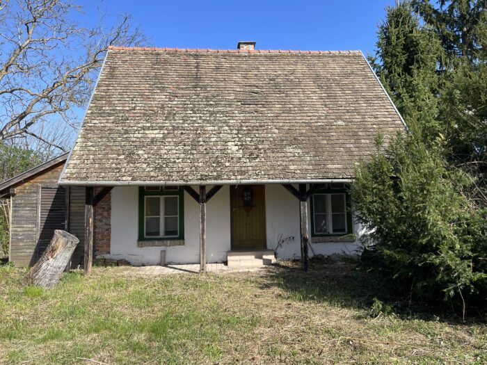 Eladó zártkert Ötvöskónyi Alsószőlőhegyen