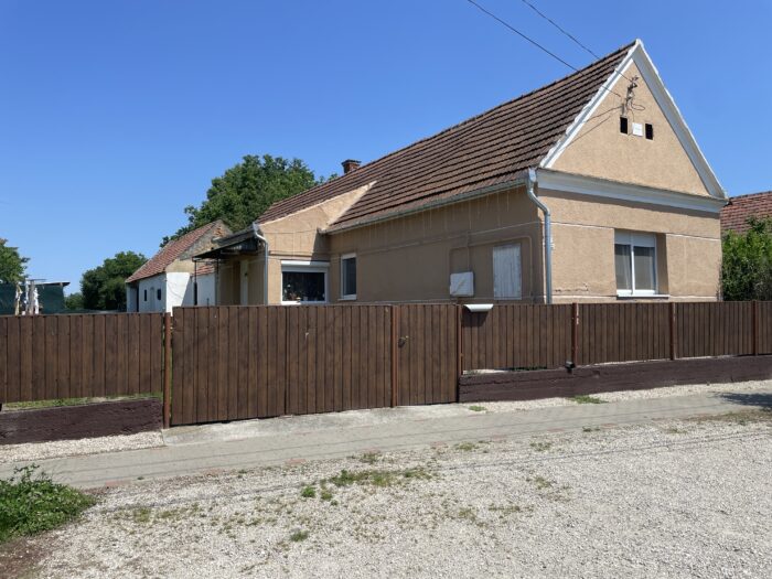 Eladó családi ház Taranyban a Szent I. utcában