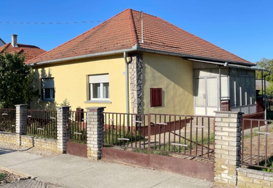 Eladó családi ház Ötvöskónyiban a Fő utcán